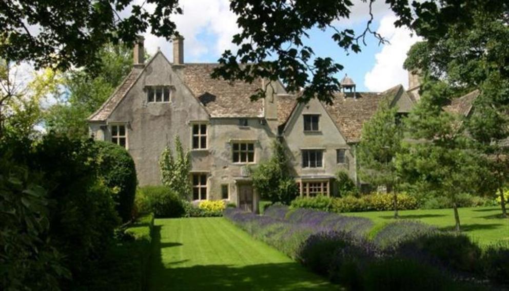 Avebury Manor