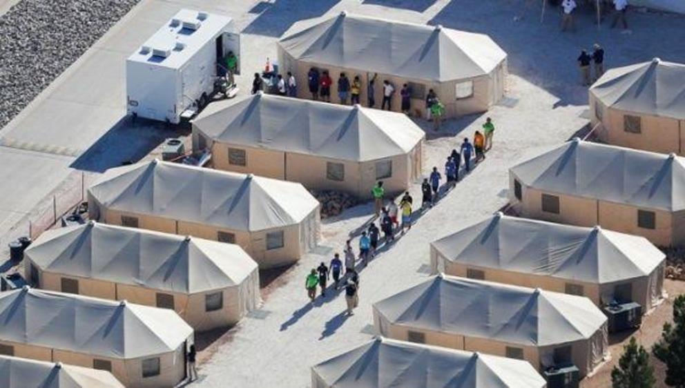 Immigrant children now housed in a tent encampment at the facility near the Mexican border in Tornillo, Texas, U.S. June 19, 2018. | Photo: Reuters