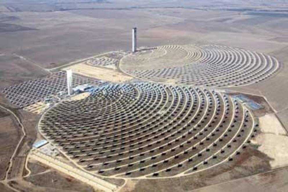 Concentrated solar power is just one technology that urgently needs alloys with superior abilities to withstand high temperature corrosion. The image shows the PS20 solar power plant in Spain, which commenced operation in 2009. (Image: Koza1983/Wik) 