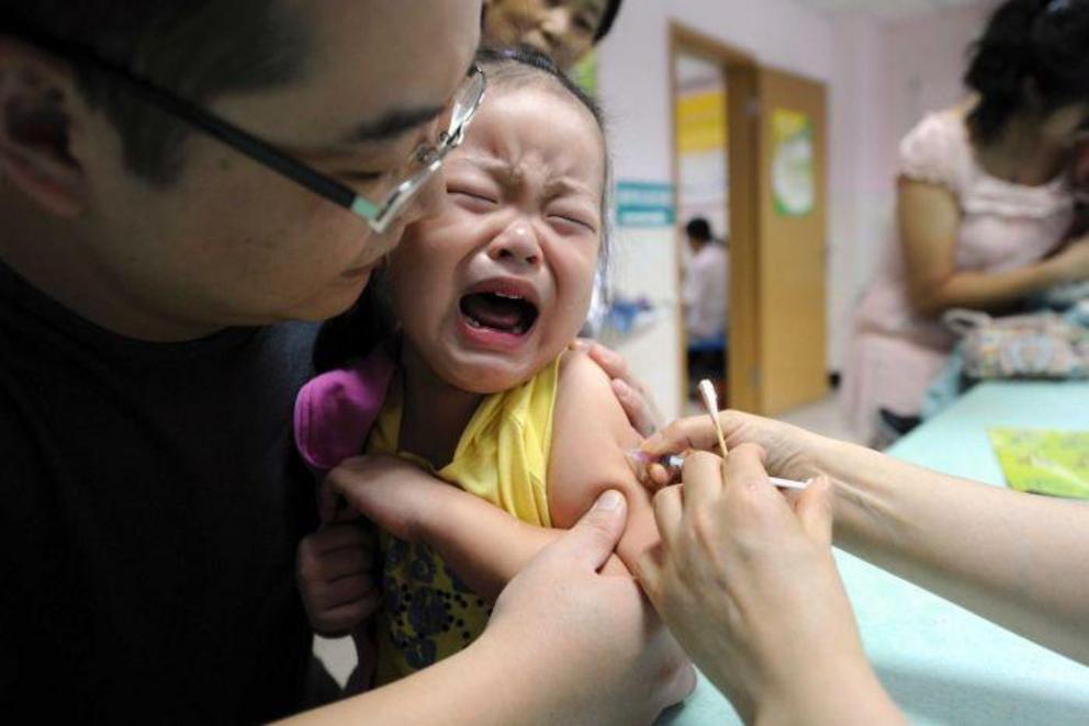 Photo: Parents are concerned their children received defective vaccinations. (AP: Chinatopix) 