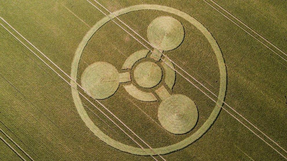 Круги на поле телеграмм. Пиктограмма круги на полях. Круги на полях НЛО. Круги на полях в Англии.
