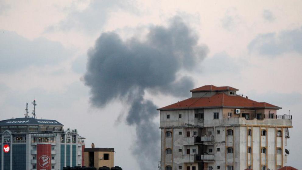 Smoke rises following an Israeli air strike in Gaza City July 20, 2018. © Ahmed Zakot / Reuters