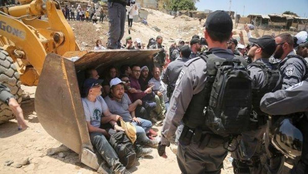 Palestinians resist attempts by Israeli occupation forces to demolish the village of Khan al-Ahmar. | Photo: @DanCardenMP