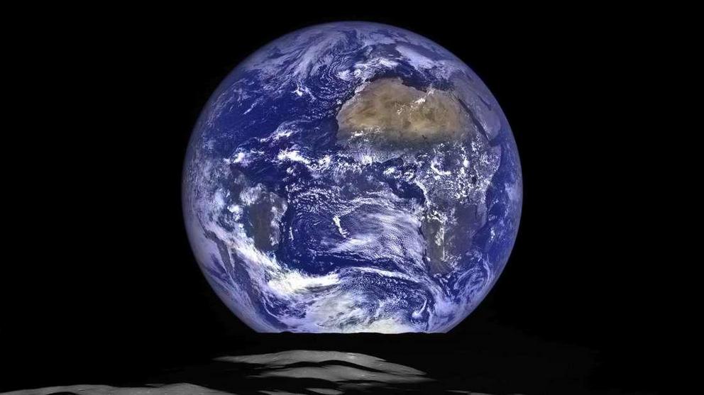  Earth as captured from near the lunar horizon by the Lunar Reconnaissance Orbiter in 2015. NASA