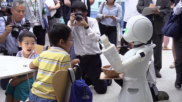 Tokyo Cafe To Use Robot Waiters Controlled From Home By People With ...