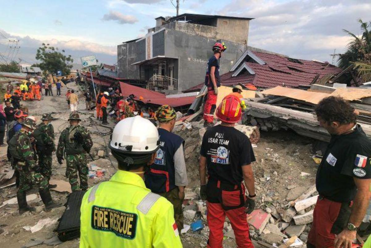 Indonesia tsunami: Palu a land of camps and makeshift clinics as ...