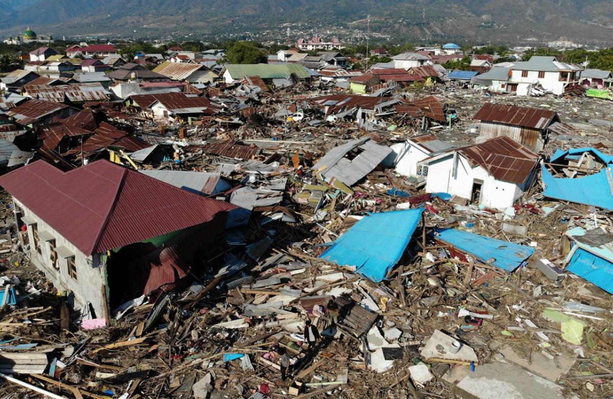 'Now it’s too late': anger over Palu's long wait for tsunami aid ...