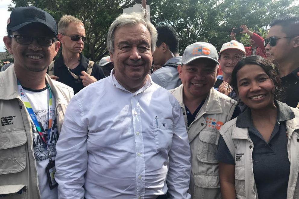 UN Secretary-General António Guterres praised the resilience of the  Sulawesi people on his 12 October visit to Palu, where he met with  survivors, Government officials and UN personnel on the ground, including UNFPA staff.