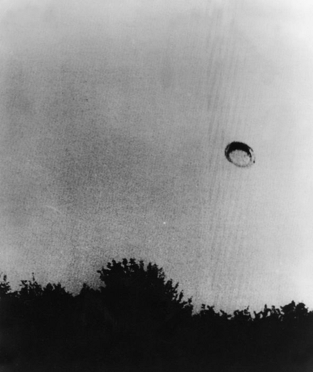 Collection of historic vintage UFO photos