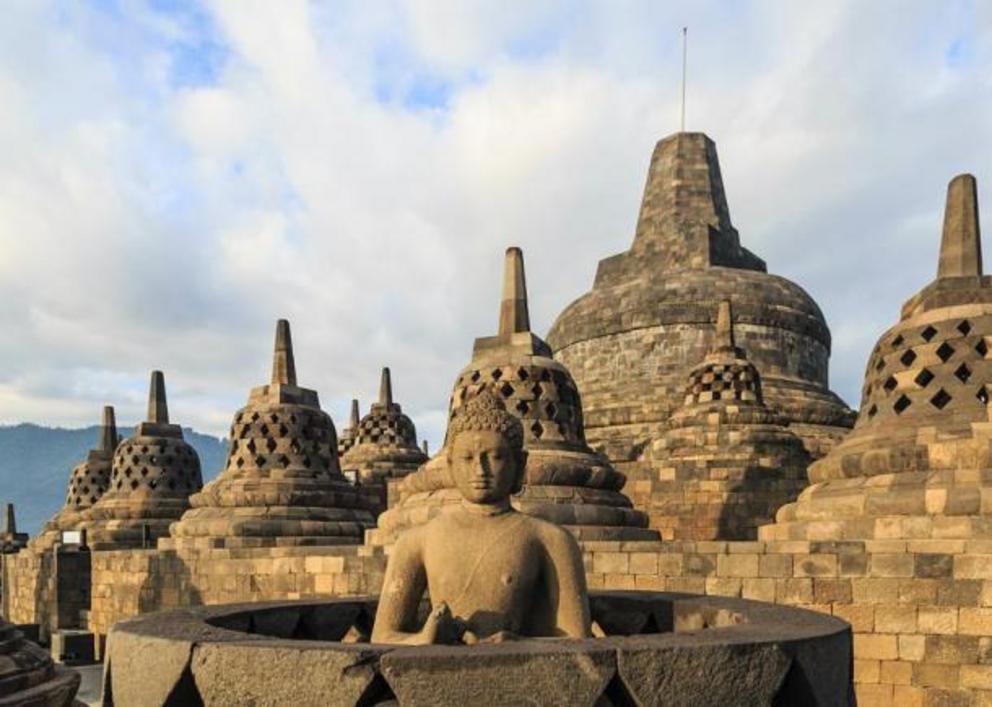 The Borobudur completed under the reign of Samaratunga, Srivijayan ruler of the Sailendra dynasty.