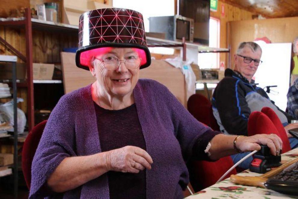 Photo: Grace Winiecki has been using a red light bucket helmet for almost a year. (ABC News: Manika Dadson)