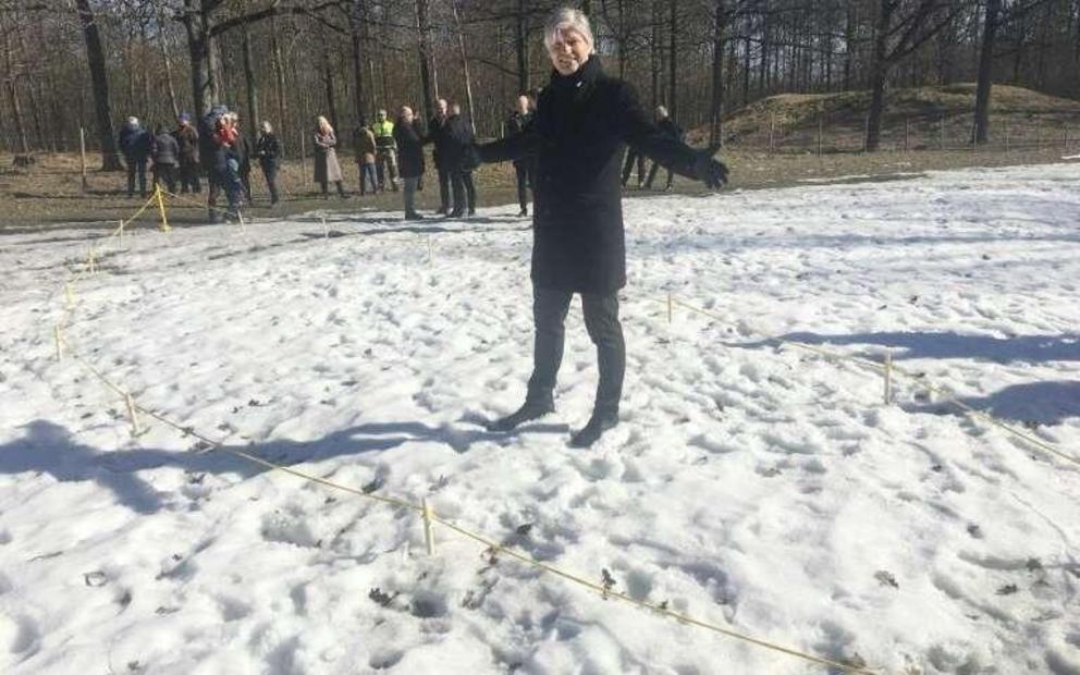 This handout picture released March 25, 2019 by Vestfold Fylkeskommune shows Norwegian Minister of Climate and Environment Ola Elvestuen posing at the place where a ship's grave probably originated from the Viking Age has been discovered.