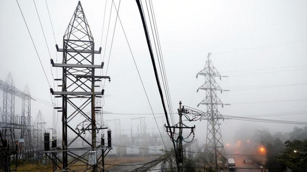 Power towers in Caracas, Venezuela © Reuters / Carlos Jasso 