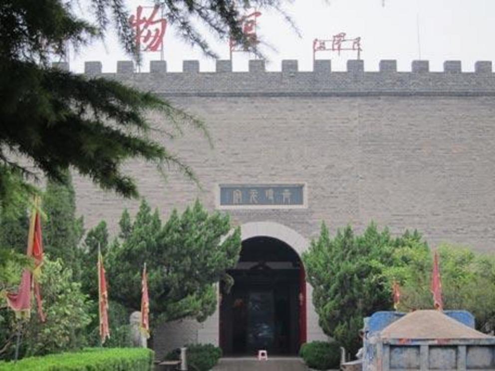 Entrance to the museum displaying the tomb of Duke Jing of Qi and his horses