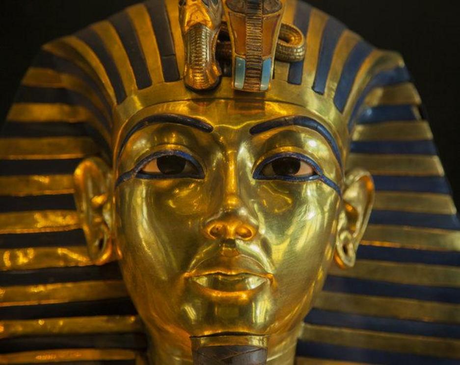 King tut's pectoral contained pieces of glass formed by a meteorite impact. Credit: Shutterstock