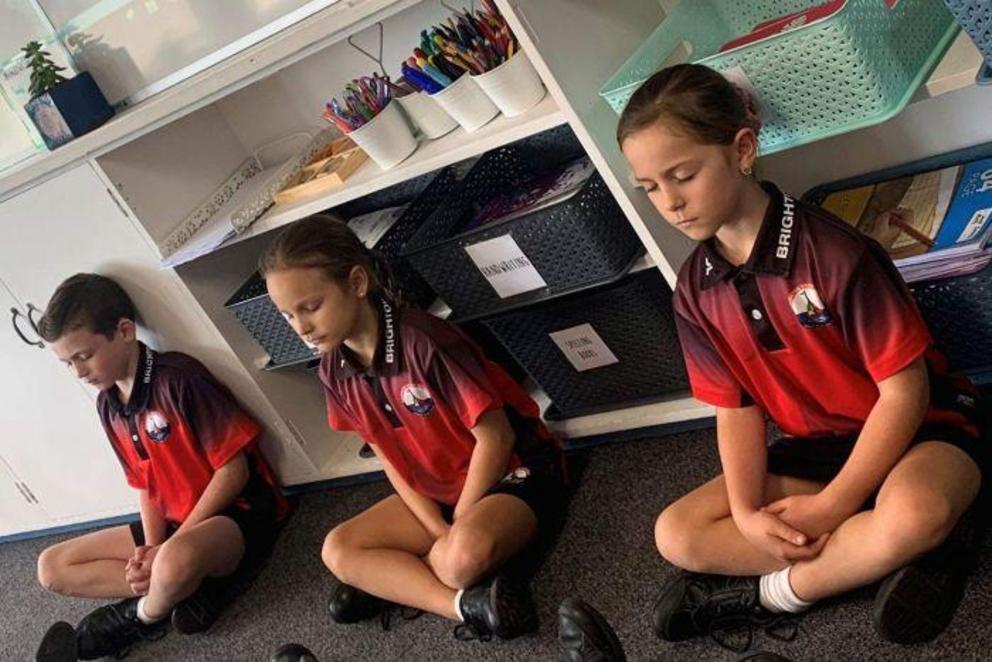 Photo: Brighton State School students from Year Three meditating after their lunch break. (ABC News: Talissa Siganto)