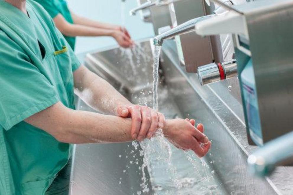Washing hands in hospital setting (stock image).  Credit: © CMP / Adobe Stock