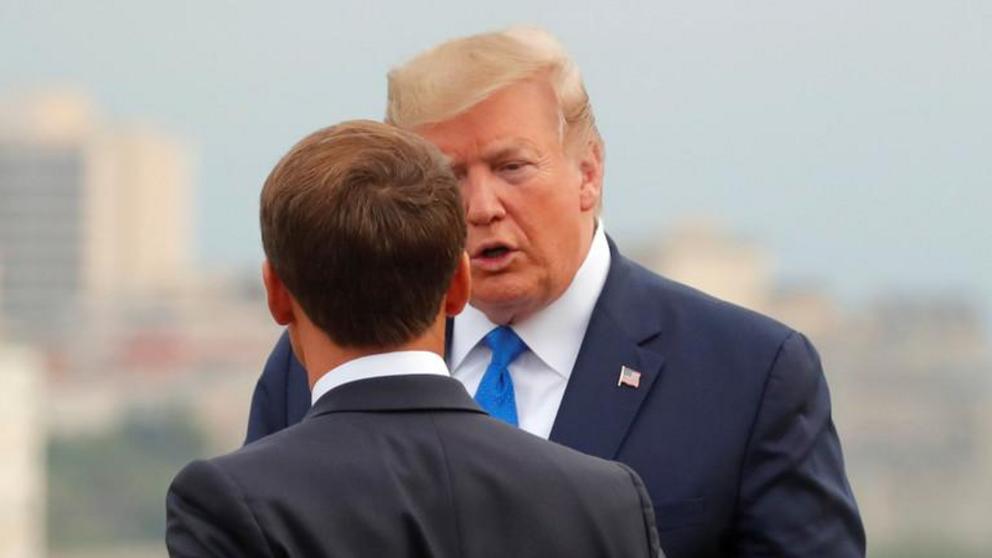 Donald Trump and Emmanuel Macron speak in Biarritz © Reuters / Carlos Barria 