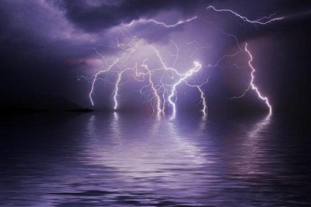 Lightning storm over ocean (stock image).  Credit: © Rade Lukovic / Adobe Stock