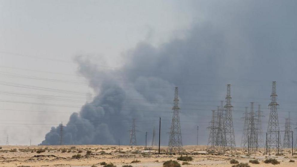 Smoke is seen following a fire at an Aramco factory in Abqaiq, Saudi Arabia, September 14, 2019. © Stringer / Reuters 