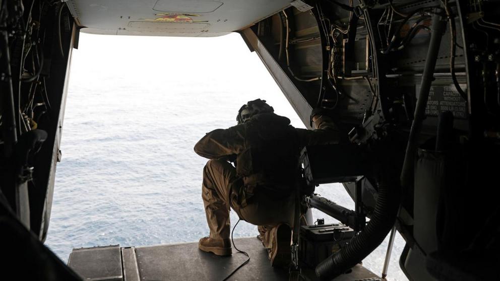 FILE PHOTO: A US Marine looks out of an MV-22 Osprey aircraft near the Strait of Hormuz © Reuters / Ahmed Jadallah 