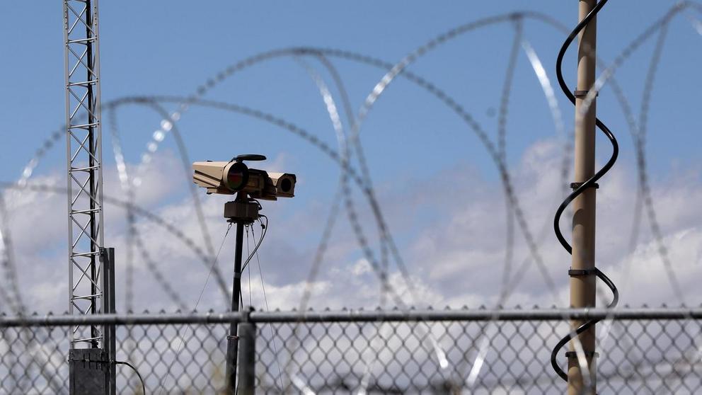 Razor wire and security cameras at the entrance to Area 51 ©  Reuters / Jim Urquhart