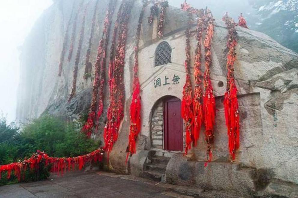 A temple on Huashan.