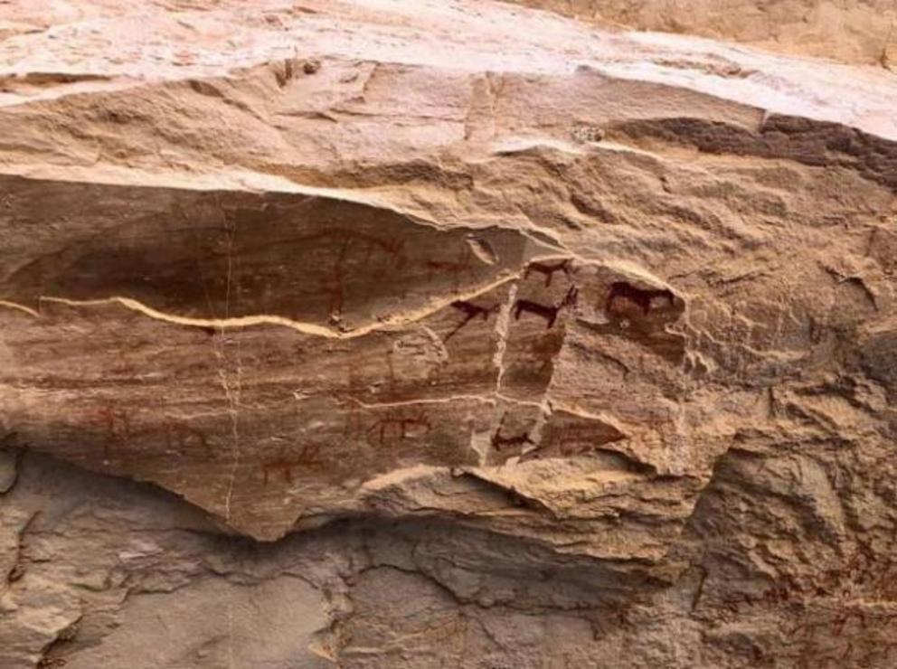 The first type of rock art in the caverns was of animals.