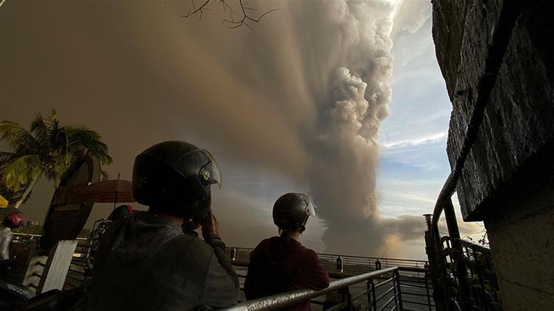 Philippines Warns Of 'explosive Eruption' As Taal Volcano Spews Ash ...