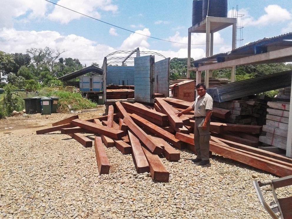 Mara planks confiscated from a truck.