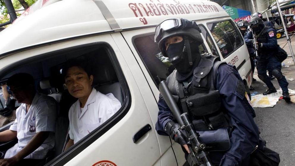 FILE PHOTO: Thai special forces stand near an ambulance ©  AFP / PEDRO UGARTE