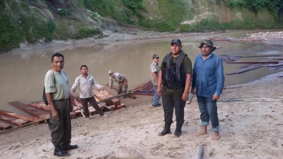 Callapos and mara planks seized in Amboro National Park.