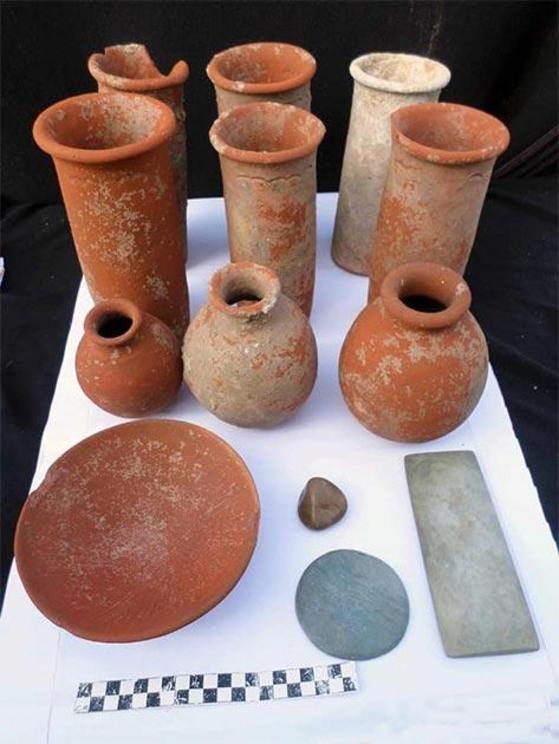 Ceramics found in some of the graves.