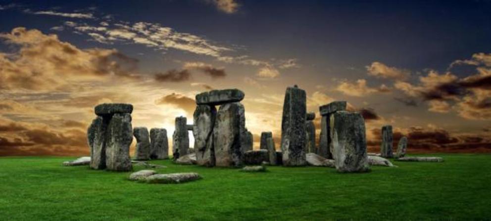 Image of the famous Stonehenge to show the comparison.