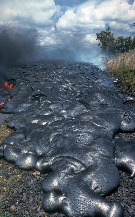 Lava from Hawaii’s K?lauea Volcano moving across a road. When lava solidifies, it can retain evidence of the Earth’s magnetic field.