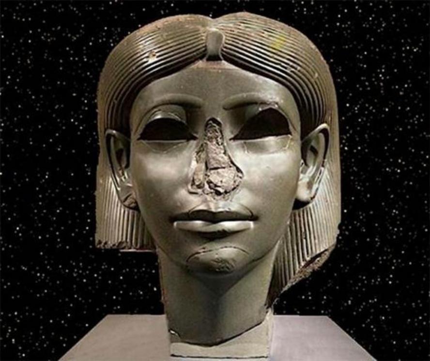 Head of an ancient Egyptian royal daughter dating to around 1850 BC and thought to show Sobekneferu. Currently in the Brooklyn Museum, New York.