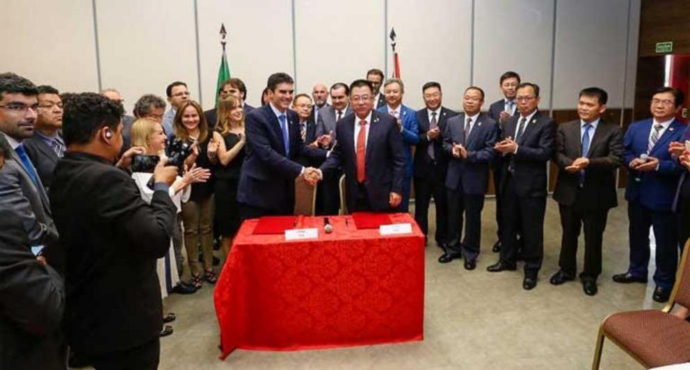 The 2019 signing of a memorandum of agreement between Pará Governor Helder Barbalho and a representative from the China Communication Construction Company which is investing in the FEPASA railway.