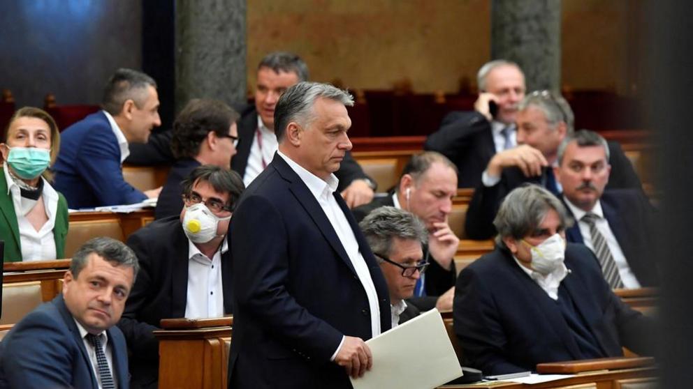 Hungarian PM Viktor Orban arrives at the Parliament in Budapest, March 30, 2020. ©  Pool via REUTERS / Zoltan Mathe