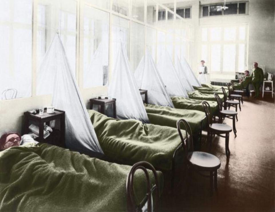 An influenza ward at a U.S. Army Camp Hospital in France during the Spanish flu pandemic of 1918. Image: © Shutterstock