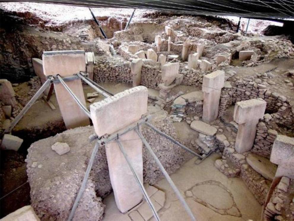 Göbekli Tepe in southeastern Anatolia. Who built it, when and why?
