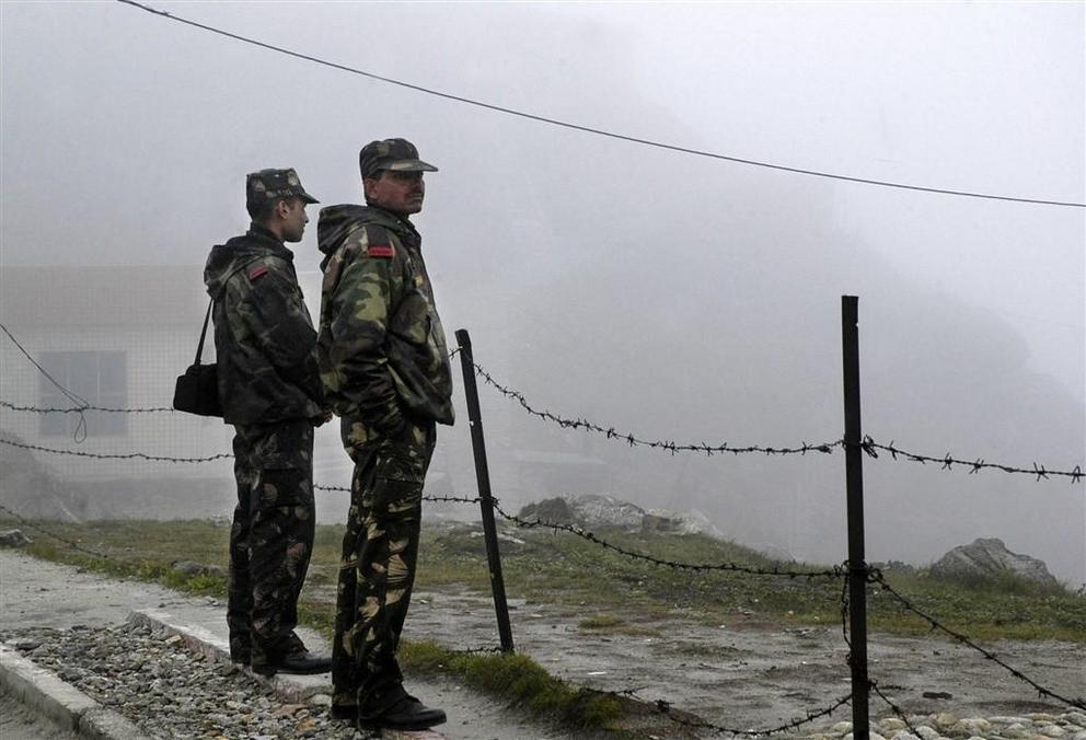 Indian troops stand guard at Nathu La Pass (AP photo)