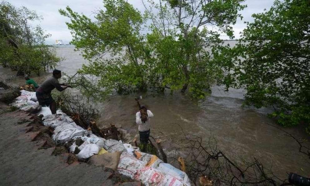 Villagers reinforce an embankment with sacks of soil ahead of the expected landfall of Cyclone Amphan, in Dacope, Bangladesh on May 20, 2020