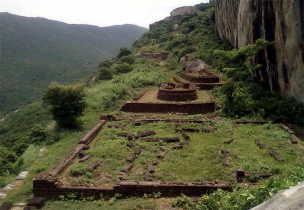  Gurabaktakonda Buddhist Monastery remains at Ramateertham, India