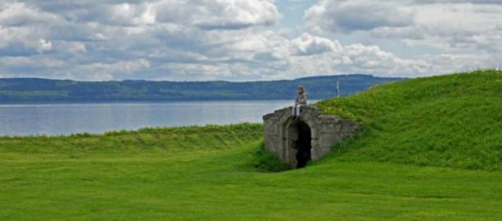 The Tomb of the Sunken Skulls is located on the eastern shore of Lake Vättern in Sweden.