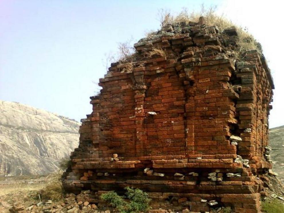 A view of ruined Jain temple on Bodhikonda, India