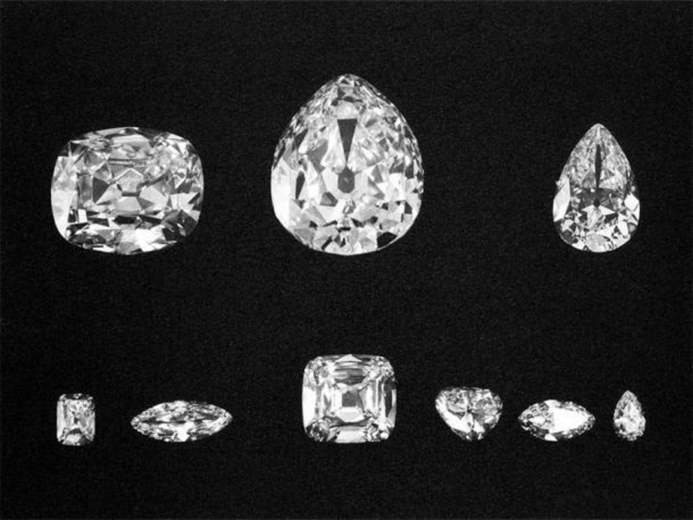The nine major stones cut from the rough Cullinan diamond. Top: Cullinans II, I and III. Bottom: Cullinans VI, VIII, IV, V, VII and IX.