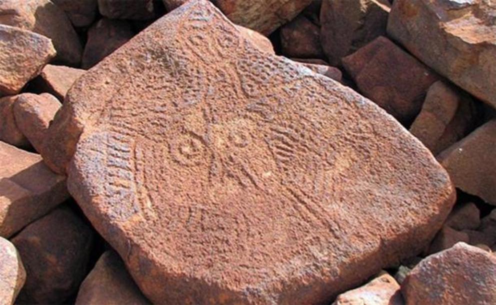 The enigmatic archaic faces, found in large numbers over the Burrup are among the earliest rock art works in the region. This may be one of the oldest carved faces in the world