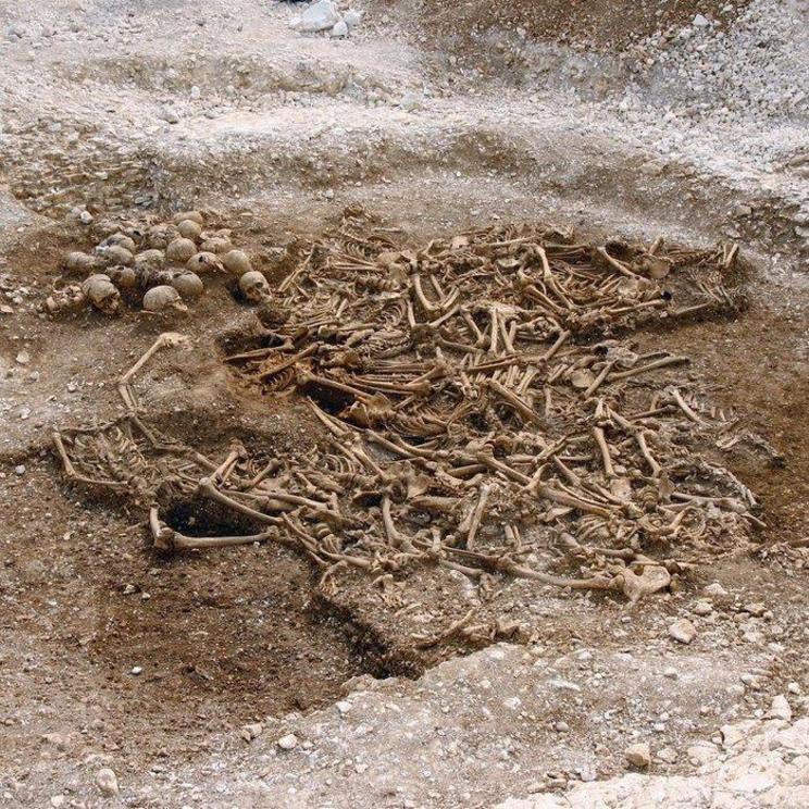 Mass grave of headless Vikings in Dorset, UK.