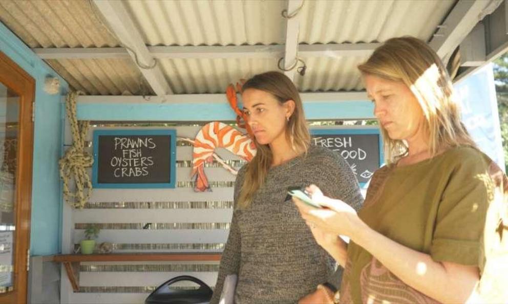 Dr Carissa Klein and Leslie Roberson use the Sustainable Seafood Guide to make a better choice when ordering takeaway seafood.