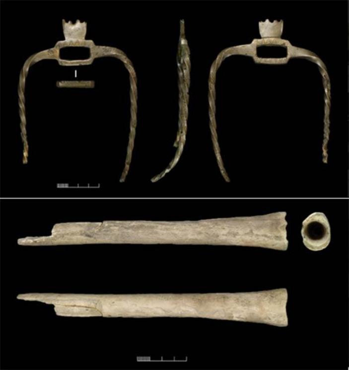 Unique pronged object (top) found alongside human bone musical instrument (bottom) from Wilsford G58